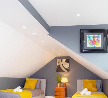 Ipswich Apartment | Stylish and Spacious 3-Bed House Free Parking