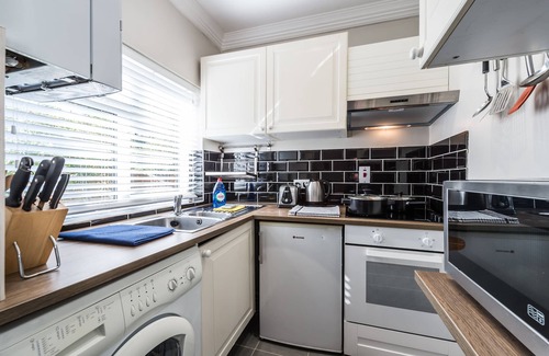 Brondesbury Park Apartment | Stylish apartment 12 minutes by tube from Oxford Street free WIFI and Ac