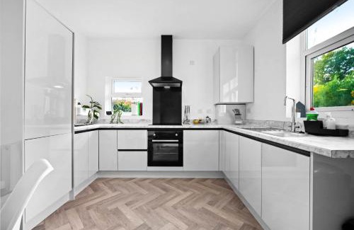King's Heath Apartment | Stylish Apartment - Fast WiFi - Netflix - On Street Parking 1BR