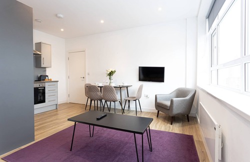 Cheetham Hill Apartment | Stylish Apartment in Central MCR by Pillo Rooms