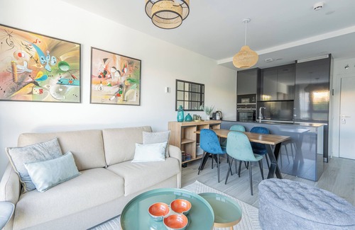 Palma-Palmilla Apartment | Stylish Apartment in Martiricos Towers