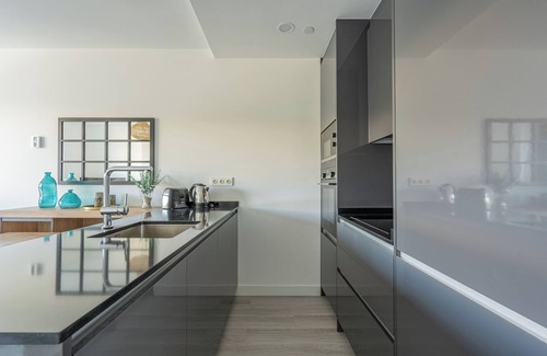 Palma-Palmilla Apartment | Stylish Apartment in Martiricos Towers