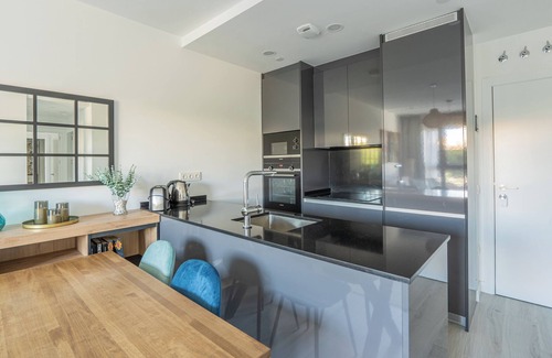 Palma-Palmilla Apartment | Stylish Apartment in Martiricos Towers