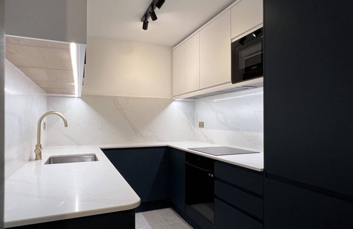 Campden Apartment | Stylish apartment minutes away from Hyde Park and Notting Hill Gate Station.