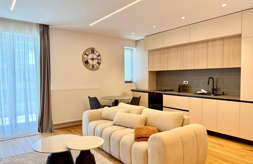Bucharest Apartment | Stylish apartment on Lake Pantelimon with private parking space