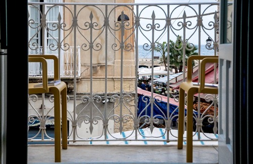 Ortigia Apartment | Stylish apartment overlooking the historic market of Ortigia