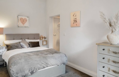 Plymouth Apartment | Stylish Apartment w/ Private Parking, Plymouth