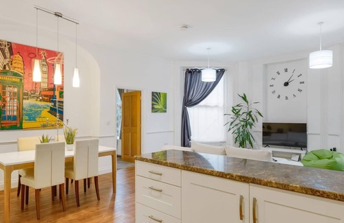 Plymouth Apartment | Stylish Apartment w/ Private Parking, Plymouth