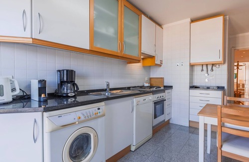 Alfama Apartment | Stylish Apartment w/Parking by LovelyStay