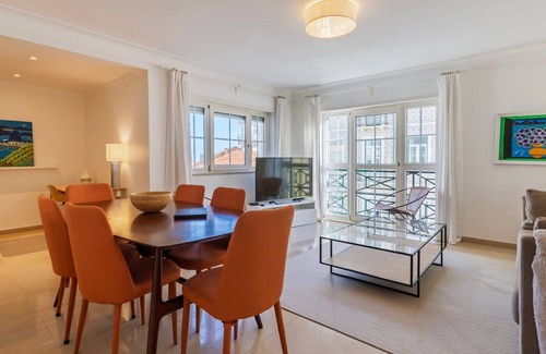 Alfama Apartment | Stylish Apartment w/Parking by LovelyStay