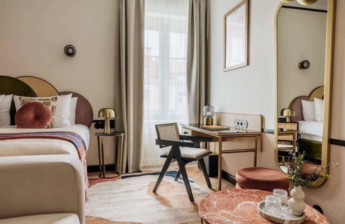Srodmiescie Hotel | Stylish Apartment with a Garden View