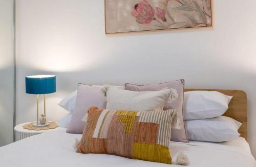 West End Apartment | Stylish Apartment with Rooftop Pool