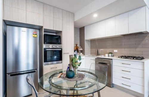 West End Apartment | Stylish Apartment with Rooftop Pool
