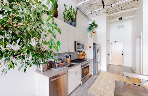 Bozeman Apartment | Stylish apartment with mountainview, balcony, washer/dryer, WiFi, & Netflix