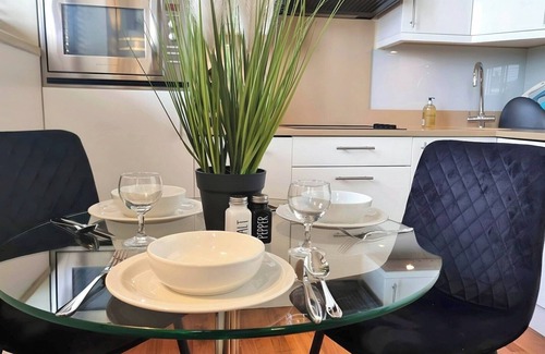 Norland Apartment | Stylish apt in the heart of Notting Hill -5-nSteps from Portobello Rd and tube!