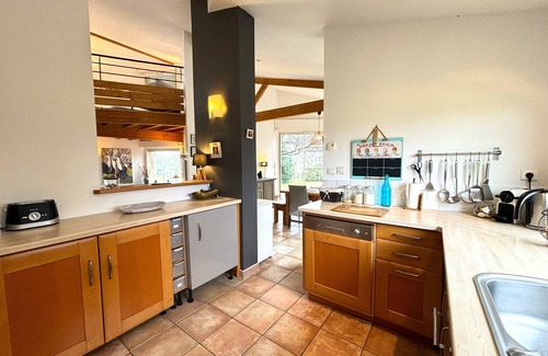 Le Bugue House | stylish architect house with huge garden and private pool, set 2km from Le Bugue