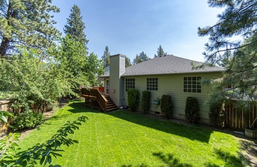 Larkspur House | Stylish Artist's Home kids/dogs friendly by trail/park/indoor pool w/EV charger