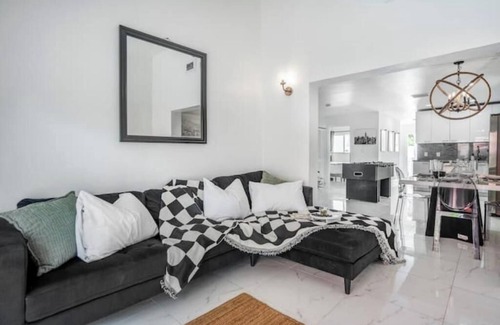 Overtown House | Stylish artistic house, close to Wynwood, Downtown