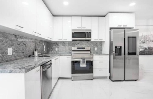 Overtown House | Stylish artistic house, close to Wynwood, Downtown