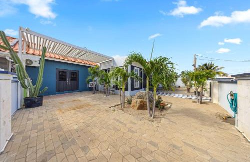 Esmeralda Apartment | Stylish Aruba Getaway, Close To Beach, Cozy For 2