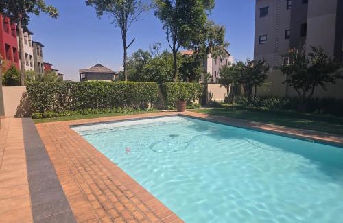 Lone Hill Apartment | Stylish Bachelor Pad in the Heart of Fourways