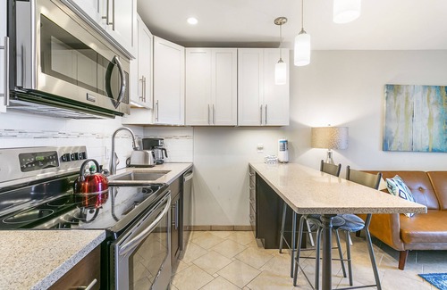 Isle of Palms Condo | Stylish beachfront condo walking distance to beach, pool, pier and restaurants!