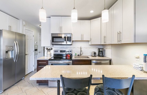 Isle of Palms Condo | Stylish beachfront condo walking distance to beach, pool, pier and restaurants!