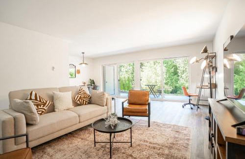 West Bellevue Apartment | Stylish Bellevue Stay half mile to downtown