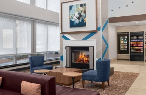 Bethesda Hotel | Stylish Bethesda Room Pet Friendly With Access To NIH And DC