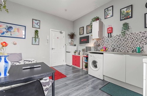Bordesley Apartment | Stylish Birmingham Apartment with Fast WIFI