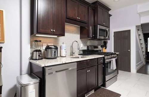 Everett House | Stylish Boston-Area Duplex - Free Parking, Yard, Comfortable Stay