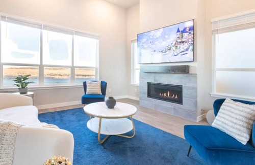 Northfield House | Stylish brand new Central Park, Denver Entire Home