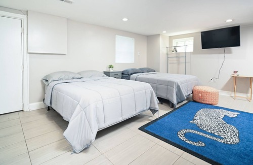 Bellevue House | Stylish, Bright & Comfy ★ Near MGM Casino, Parking