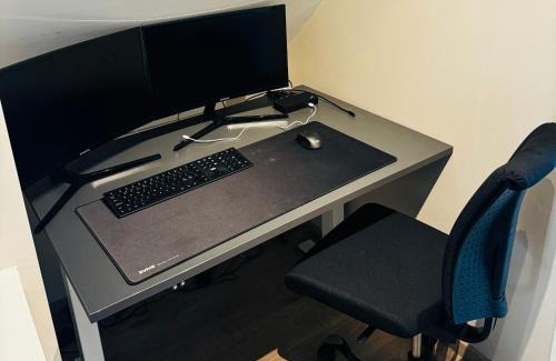 Egersund Apartment | Stylish & Bright Penthouse - Office - 5 Star Location!