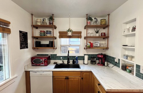Lewiston House | Stylish Bungalow in historic Normal Hill