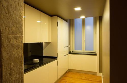 Sao Paulo Apartment | Stylish City Centre Apartment in Cais do Sodré, Lisbon, Near Nightlife & Metro, 1B - TTL281