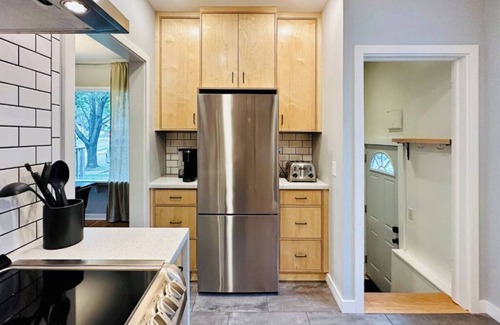 Folsom's Addition House | Stylish City Escape : Spacious, Comfy & Close to Everything