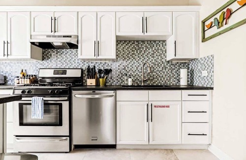 West Colfax Apartment | Stylish City Retreat | King Beds | Sloans Lake 30+