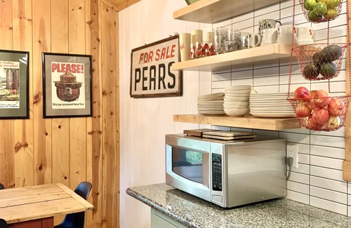 Strawberry Cabin | Stylish, CLEAN and cozy Cabin in Pinecrest Lake/Strawberry