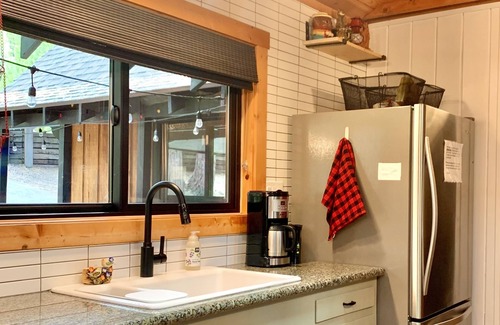 Strawberry Cabin | Stylish, CLEAN and cozy Cabin in Pinecrest Lake/Strawberry