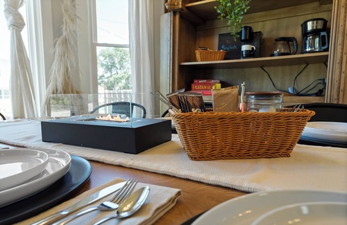 Benson House | Stylish, comfortable centrally located home! TVs in every room, cable