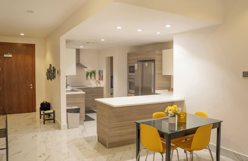 Jeddah Apartment | stylish condo * gym * shaded parking * super location