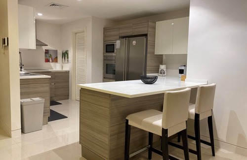 Jeddah Apartment | stylish condo * gym * shaded parking * super location