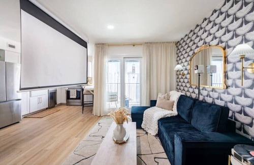 East Riverside - Oltorf Apartment | Stylish Condo Minutes from Downtown, SoCo, & Lake!n