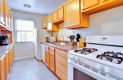 Northeast Alexandria Apartment | Stylish Corporate Apartment in Alexandria