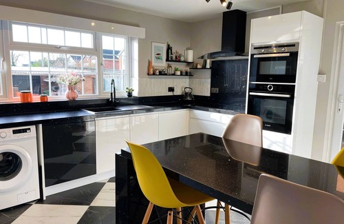 Cheltenham House | Stylish, Cosy & Peaceful Cheltenham Home
