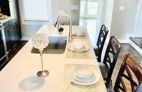 Avondale House | Stylish, Cozy, Condo near Cincinnati Zoo!