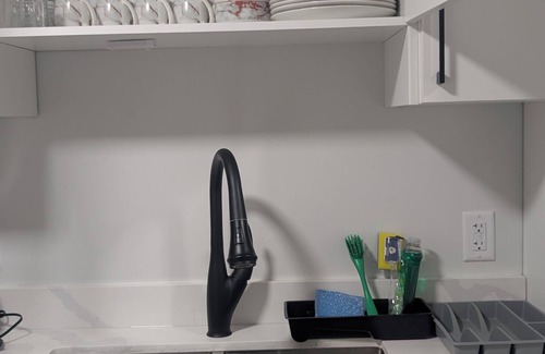 Southwest Edmonton House | Stylish Cozy Private Basement Suite 2 Bedroom, 2 Bed, 1 Bathroom. Fast Wifi