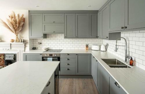 Stroud Green Apartment | Stylish Crouch End 2B2B Flat - Sleeps 4