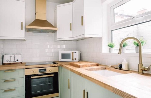 Ormeau House | Stylish Designer 4-Bed Home in the Heart of Belfast